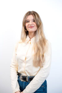 Marta Expósito Barcoj - Graphic & brand designer and Social Media Specialist